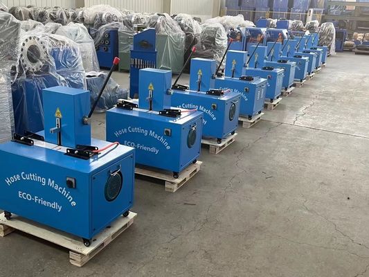 Un bon prix. Coupeur électrique de tuyau et machine esquivante avec la lame en caoutchouc pour à usage professionnel en ligne