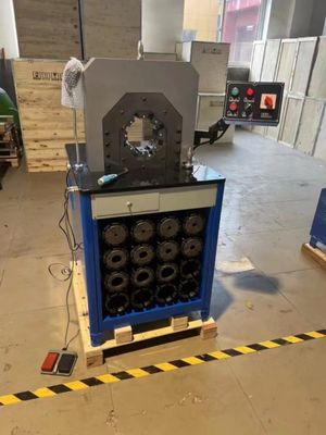 Un bon prix. La pression du système est de 31,5 MPa et la machine de crampage du tuyau à courant alternatif est super fine avec une force de crampage de 1500 T en ligne