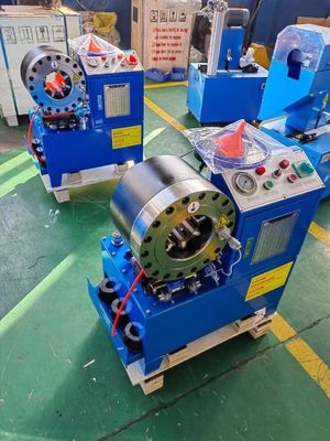 245 kg DX68 machine de crimping de tuyau avec ouverture maximale de 114 mm et le volume de sortie de la pompe 2.5L
