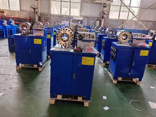 200 pièces/h Machine de décapage de tuyaux en caoutchouc avec une force de décapage de 860*640*1300 mm 600T