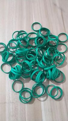 Forgeage par compression des anneaux WF avec une résistance à la déchirure de 16 à 30 N/mm avec du matériau FKM