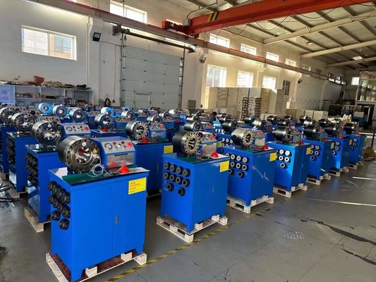 Un bon prix. 2 pouces 6-51 mm Machine de crimpage de tuyau en caoutchouc électrique 600T Force de crimpage avec taille est 860 * 640 * 1300 mm avec 10 ensembles de matrices en ligne