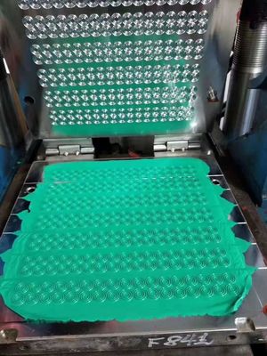 Un bon prix. Couleurs vertes NBR/FKM/FFKM Rubber O Rings OEM/ODM Formage par compression avec une bonne résistance à l'huile 16-30 N/mm Résistance à la déchirure en ligne