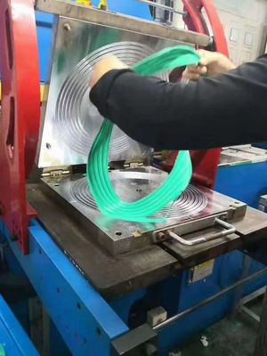Un bon prix. NBR/FKM/FFKM/EDPM/SI caoutchouc vert O Rings OEM/ODM Moulure par compression avec une bonne résistance à l'huile 16-30 N/mm Résistance à la déchirure en ligne