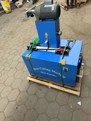 La machine de coupe de tuyau en caoutchouc électrique à 4 couches avec contrôle de bouton avancé et convivial
