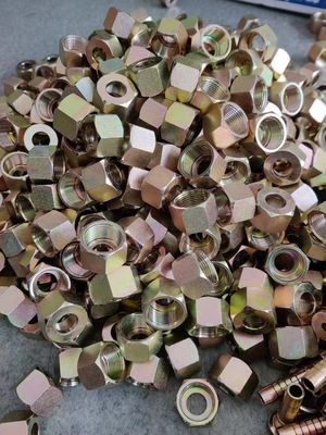 Matériau de base et normes en acier au carbone 1/2 JIC raccords de tuyaux hydrauliques JIS BSP Adaptateurs de ligne de frein en acier
