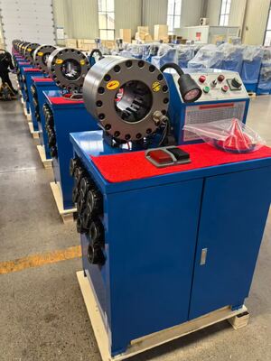 Un bon prix. Force de sertissage de 2 pouces 600T, couleur bleue, taille de sertissage atteignant 2,5 pouces avec outils de moule à changement rapide, machine à sertir les tuyaux en caoutchouc avec une plage de 6 à 51 mm et 10 matrices interchangeables en ligne