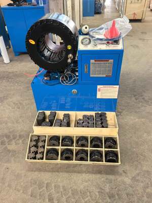 Machine à sertir les tuyaux hydrauliques de 6 pouces jusqu'à 150 mm avec différentes tensions, plage de sertissage de 4 à 150 mm, grande ouverture et 20 matrices interchangeables