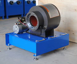 Un bon prix. sertisseur de tuyau de 4l 12V 1/4 sertisseur hydraulique portatif de pouce à 2 pouces en ligne