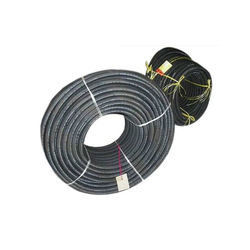 Un bon prix. Tuyau en caoutchouc flexible hydraulique triple de tuyau en caoutchouc hydraulique industriel de Sae100 6mm en ligne
