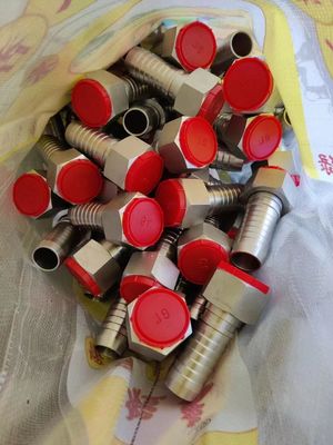 Un bon prix. Différentes matières premières et normes Équipements de tuyaux hydrauliques métriques en acier carbone AIR NPT JIC SAE BSP en ligne