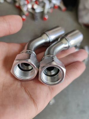 Un bon prix. Différentes tailles et normes Flange en acier au carbone 1/2 JIC raccords de tuyaux hydrauliques JIS BSP Adaptateurs de ligne de frein en acier en ligne