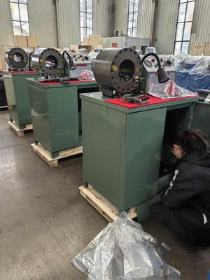 Un bon prix. Processus de forgeage 6-51 mm Structure compacte Machine hydraulique de décapage de tuyaux de tuyau 10 Dies Machine de décapage de tuyaux / décapant de tuyaux en ligne
