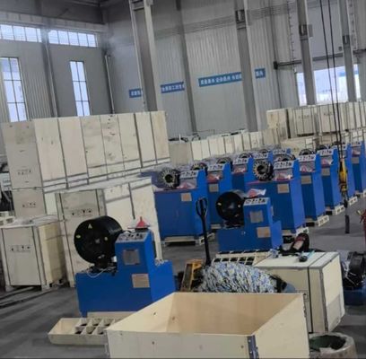 Hydraulique 3 pouces et 4 pouces Modèle électrique plus court Système de bouton Couleur bleue Machine de pincement de tuyau tressé industriel 3kw Structure compacte