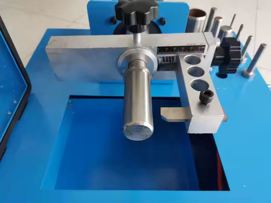 12v couleur bleue voiture de chargement 35kg tuyau skiving machine 2 pouces puissance du moteur 0,4kw pour le bénéfice / tuyau peeling machine