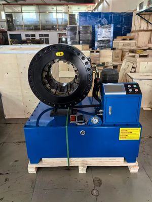 Système de commande PLC de 4 pouces 16 matrices / CNC / Bouton Couleur bleue de 6 à 102 mm Machine de crimpage de tuyau en caoutchouc hydraulique Taille 850 * 530 * 980 mm