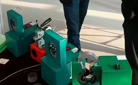 Un bon prix. 900W 3/4 pouces 220V machine de crimping de tuyau AC avec contrôle d'affichage en ligne