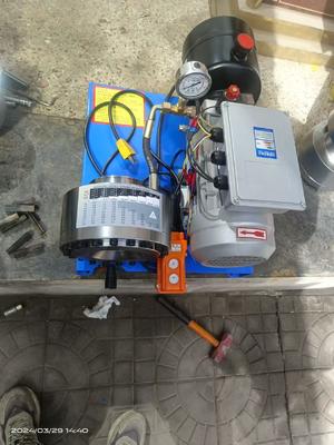 220V 7 DIES MACHINE DE COUPE HYDRAULIQUE AVEC UNE RECOURS DE 1 POUR POUR LES TUYAUX DE 6-25MM