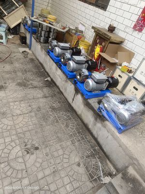 Machine électrique hydraulique pour le crimpage de tuyaux pour petits tuyaux de diamètre 6-25 mm avec conception compacte