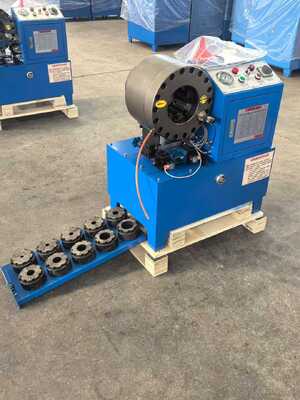 Un bon prix. Machine mobile hydraulique de décapage de tuyau avec volume de sortie de 2,5L/5L/10L et options de tension de 220v/240v/380v/415v en ligne