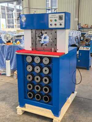 Un bon prix. Machine à sertir les flexibles hydrauliques avec bouton bleu, plage de sertissage 6-76mm et ouverture maximale 165mm en ligne