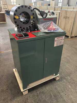 Taille de sertissage de couleur verte de 2 pouces atteignant un diamètre de tuyau intérieur de 2,5 pouces Grande force de sertissage de 600 T Machine à sertir les tuyaux en caoutchouc avec une plage de 6 à 51 mm et 10 matrices interchangeables avec des outils de moule à changement rapide