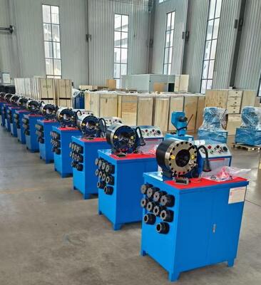 Un bon prix. Machine de frottement de tuyau en caoutchouc à force de frottement 600T avec portée de 6 à 51 mm et 10 matrices interchangeables en ligne