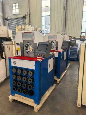 Un bon prix. 3 pouces hydraulique tuyau machine de crimping avec système de contrôle PLC 6-76mm gamme de crimping et 15 matériau interchangeable en ligne