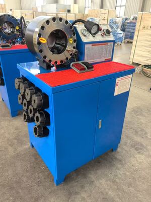 Un bon prix. Machine électrique de frottement de tuyau en caoutchouc à force de frottement de 600T avec une portée de 6 à 51 mm et 10 matrices interchangeables pour le frotteur de tuyau hydraulique en ligne