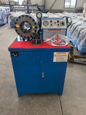 Un bon prix. Machine à sertir les tuyaux en caoutchouc électriques de 2 pouces avec une force de sertissage de 600T, une plage de 6 à 51 mm et 10 matrices interchangeables en ligne