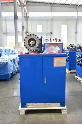 Un bon prix. Machine à sertir les tuyaux en caoutchouc 2 pouces 600T avec plage de 6-51 mm et 10 matrices interchangeables en ligne