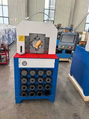 Un bon prix. Machine de sertissage de tuyaux hydrauliques avec système de contrôle PLC de 5,5 kW/7,5 kW, efficacité de 300 pièces/h et moules à changement rapide en ligne