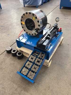 Un bon prix. Machine à sertir manuelle de tuyau de force de pression de 600 tonnes de rendement élevé de couleur bleue de 2 pouces 0 tension de la plage de sertissage de 6 à 51 mm et 10 matrices interchangeables pour les applications hydrauliques en ligne