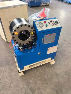 Un bon prix. Pince à sertir hydraulique électrique de couleur bleue de 2 pouces DX68 avec une plage de sertissage de 6 à 51 mm ± 0,01 mm, précision de 10 matrices et efficacité de 200 pièces par heure en ligne