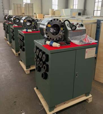 Un bon prix. Machine à sertir les tuyaux en caoutchouc, 2 pouces, 600T, modèle supérieur, couleur verte, tension 220v/380v, tension électrique spéciale avec plage de 6 à 51mm et 10 matrices interchangeables en ligne