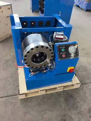 Un bon prix. Plage de sertissage de 2 pouces jusqu'à 51 mm Couleur bleue Tension 220 V/240 V/380 V/415 V Système de contrôle de bouton de machine de sertissage de tuyau hydraulique avec outil de moule à changement rapide et support et 10 matrices interchangeables en ligne