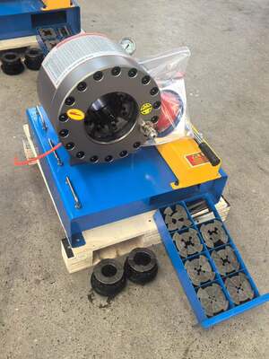 Un bon prix. Machine de sertissage de tuyaux manuelle haute efficacité de 600 tonnes, couleur bleue, 2 pouces, ne nécessite aucune alimentation, plage de sertissage de 6 à 51 mm et 10 matrices interchangeables pour applications hydrauliques en ligne