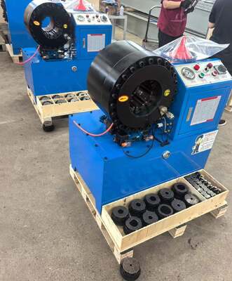 Machine à sertir les tuyaux hydrauliques de 6 pouces jusqu'à 150 mm, avec différentes tensions, plage de sertissage de 4 à 150 mm, grande ouverture et 20 matrices interchangeables