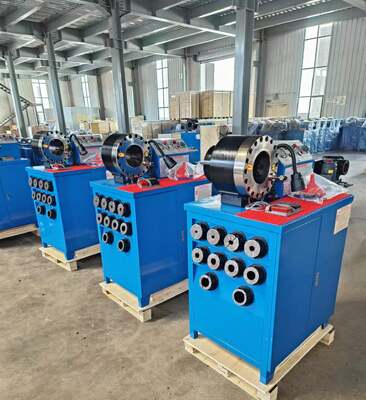 Un bon prix. 2 pouces 600T 31,5Mpa Machine de pincement de tuyau en caoutchouc Modèle supérieur Couleur bleue 3kw Système de commande de boutons de moteur 220v/240v/380v/415v Voltage Avec 6-51 mm de plage de pincement et 10 matrices interchangeables en ligne