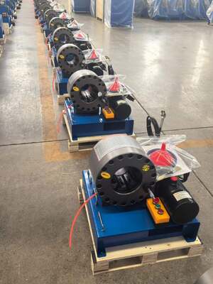 Un bon prix. Machine à sertir les tuyaux hydrauliques, tension 12V/24V, 2 pouces, avec Force de sertissage 600T, 10 matrices et plage de 6 à 51mm, pour le chargement de voiture en ligne