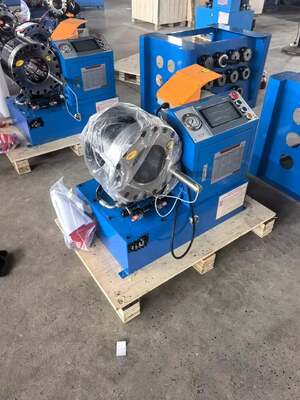 Un bon prix. Plieuse hydraulique pour tuyaux, 2 pouces, plage de sertissage jusqu'à 64 mm², couleur bleue, tension 220V/240V/380V/415V, système de contrôle PLC, avec outillage de changement rapide et crémaillère, et 10 matrices interchangeables online